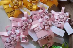 Esempio di scatola per bomboniere con fiorellini